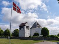 Nylars Rundkirche mit separatem Glockenturm
